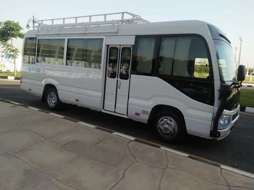 ايجار تويوتا 25 راكب الي شرم